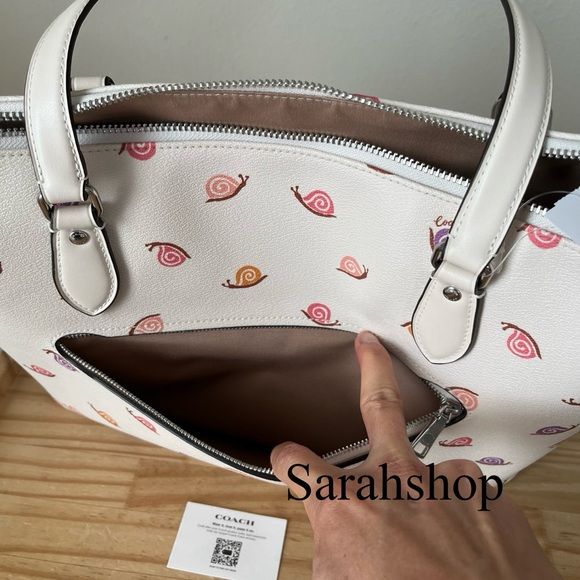 ✅Coach Gallery Tote with snail printed - Picture 11 of 13